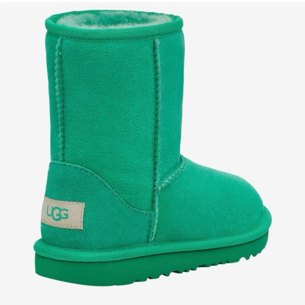 UGG Classic II in Emerald Green (Y5)